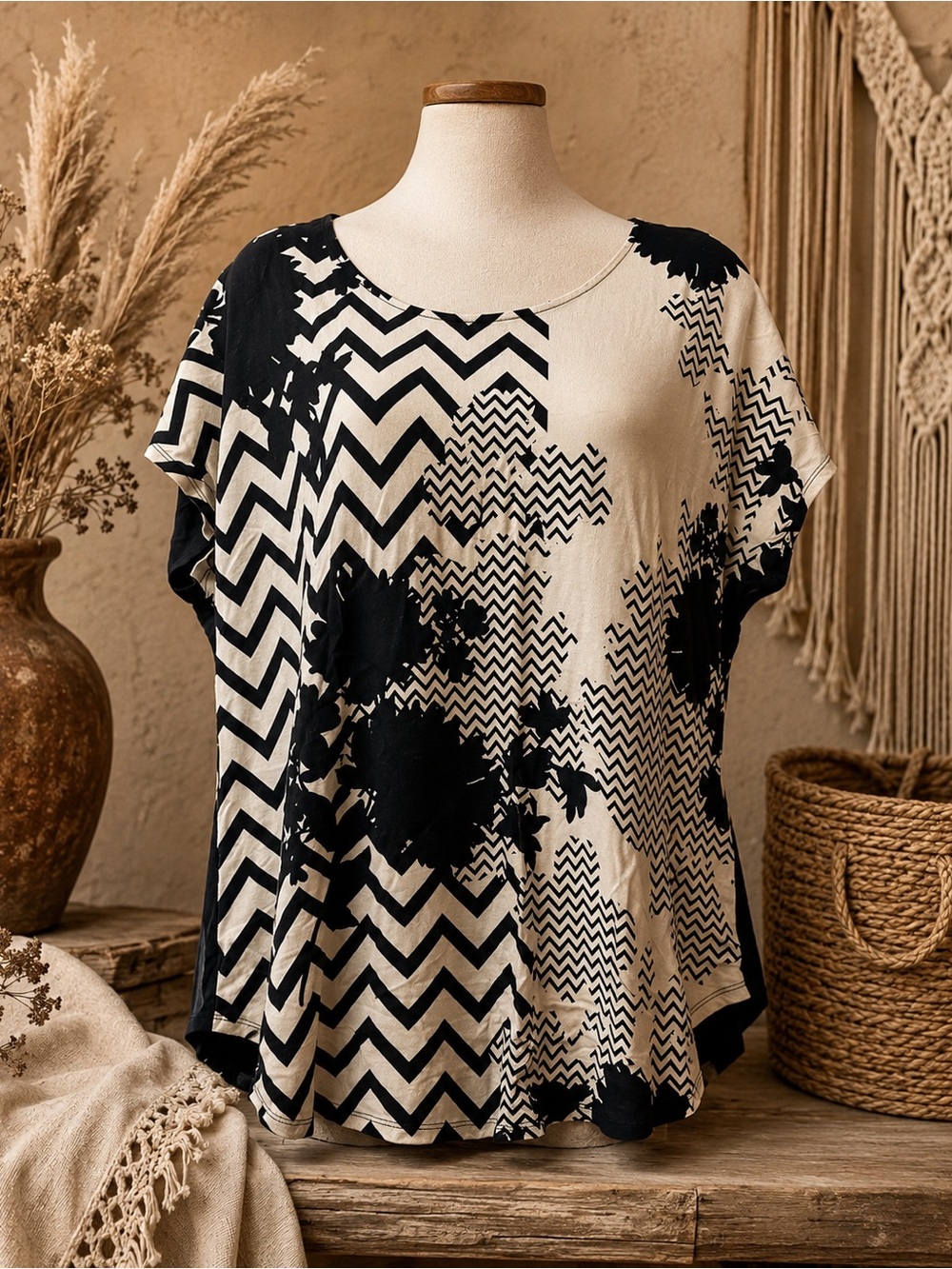Chico’s Geometric Chevron Top Size 2‎ /Sz Large Blouse
